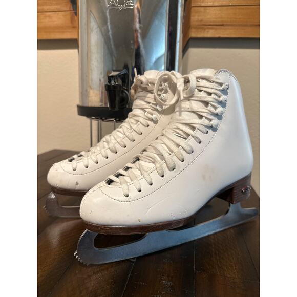 Ice Skates White Christmas Decor reidell Vintage Cozy Holiday party porch Wreath - Picture 9 of 11